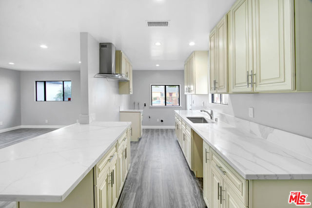 17812 Blythe Street photo 5