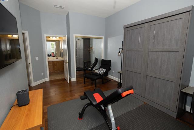 5090 Archcrest Way, Sacramento CA: https://media.crmls.org/mediaz/205b4e5c-345a-4f9c-b61c-3fee3786656b.jpg