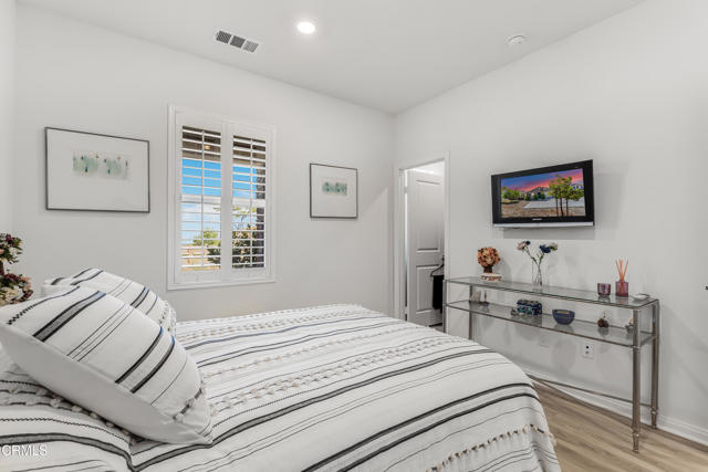 566 Purple Sage Lane, Simi Valley CA: https://media.crmls.org/mediaz/205c1636-6eec-4971-99eb-f6f8975ada67.jpg