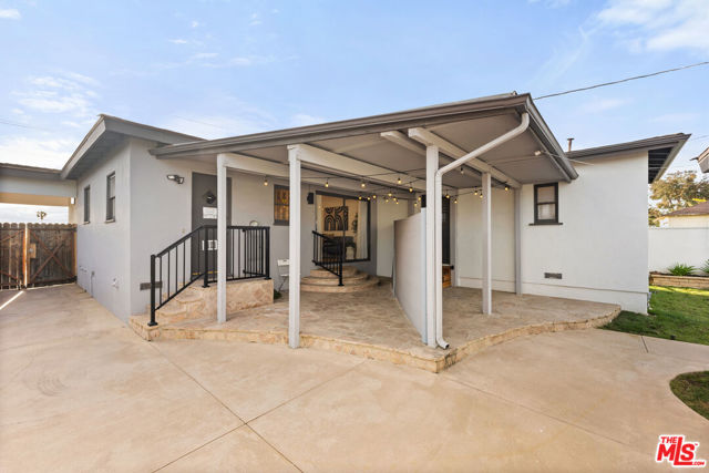 5918 S La Cienega Boulevard, Los Angeles CA: https://media.crmls.org/mediaz/205c88b8-1a8b-4acf-a6b1-7e814e884a21.jpg