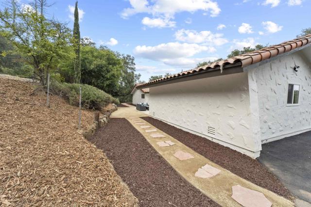 26230 N Lake Wohlford Road, Valley Center CA: https://media.crmls.org/mediaz/205cb6c1-a901-4545-8590-d09f5e5b3452.jpg