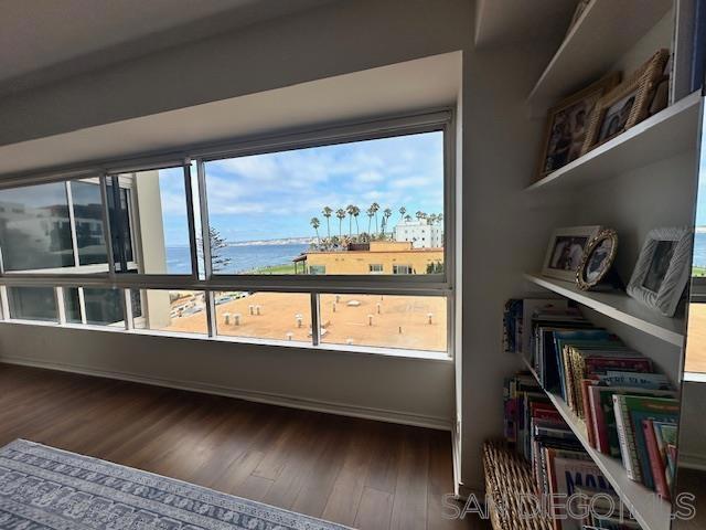 939 Coast Blvd, La Jolla CA: https://media.crmls.org/mediaz/205d81f2-998f-4448-ae8e-9e0ab17f6bff.jpg