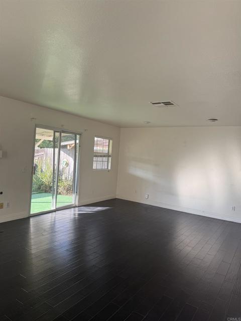 Detail Gallery Image 4 of 8 For 1096 Sumner Pl, El Cajon,  CA 92021 - 3 Beds | 2/1 Baths