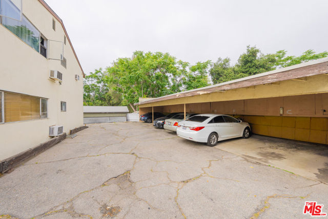 10039 Haines Canyon Avenue, Tujunga CA: https://media.crmls.org/mediaz/205e74dc-eefb-4ed6-bef4-06f57afd90f1.jpg