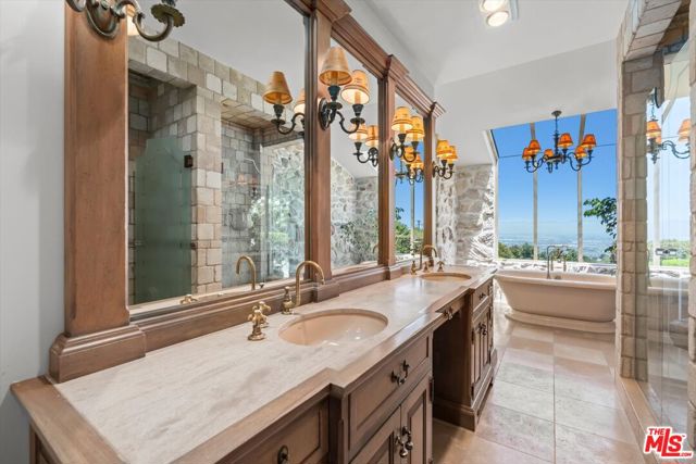 19 Caballeros Road, Rolling Hills, California 90274, 5 Bedrooms Bedrooms, ,3 BathroomsBathrooms,Residential,Sold,Caballeros,25581187