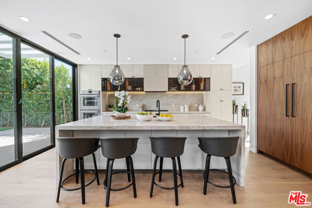 4818 Norwich Avenue, Sherman Oaks CA: https://media.crmls.org/mediaz/205e9dab-d982-4f74-9fff-62f0cc7e40ed.jpg