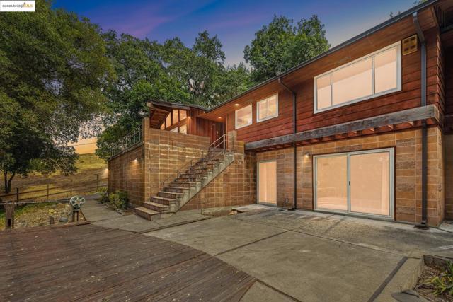 5201 Alhambra Valley Rd, Martinez CA: https://media.crmls.org/mediaz/205ec28c-cf75-488d-94f6-ff40964498e6.jpg