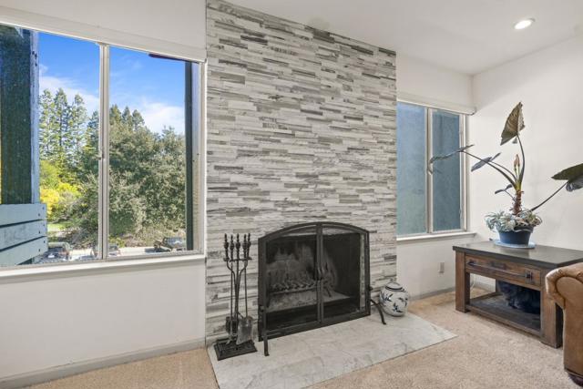 4008 Farm Hill Boulevard, Redwood City CA: https://media.crmls.org/mediaz/205eee4b-f0f8-4161-be82-5f7779baa204.jpg