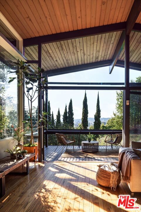 Image 23 of 53 For 1966 Lucile Avenue