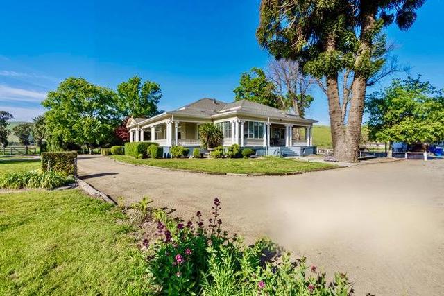 610 San Felipe Road, Gilroy CA: https://media.crmls.org/mediaz/205f8a38-da87-4644-b050-66140de67b33.jpg