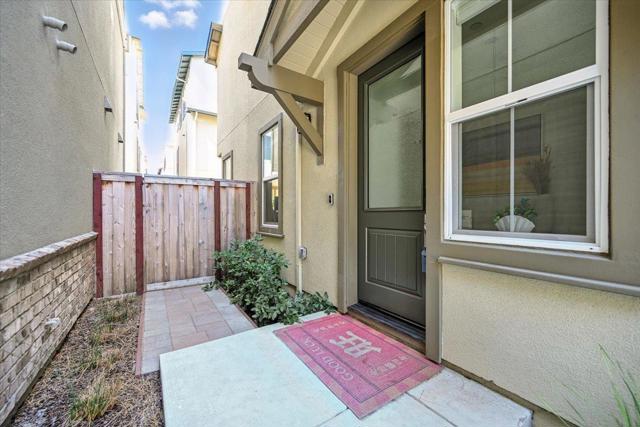 9173 Whitesurf Way, Newark CA: https://media.crmls.org/mediaz/205fe822-150c-4fe5-9511-a23eaf5fa5c0.jpg