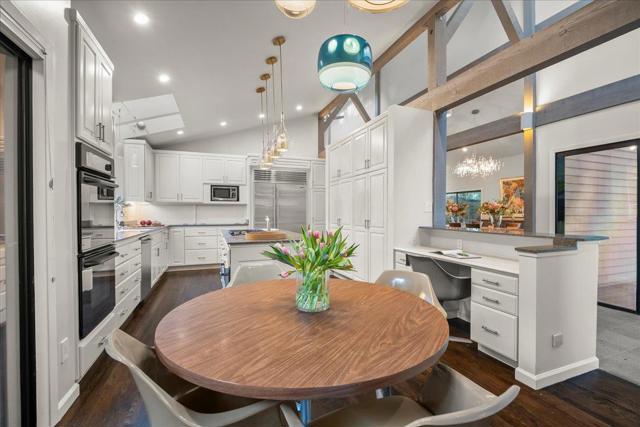 28140 Story Hill Lane, Los Altos Hills CA: https://media.crmls.org/mediaz/2060136c-aaff-4bd5-8697-c24c6033d830.jpg