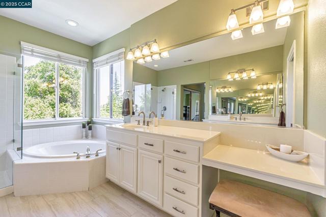 1039 Rolling Woods Way, Concord CA: https://media.crmls.org/mediaz/206020a0-6aa3-4bee-b15b-ebde3209b738.jpg