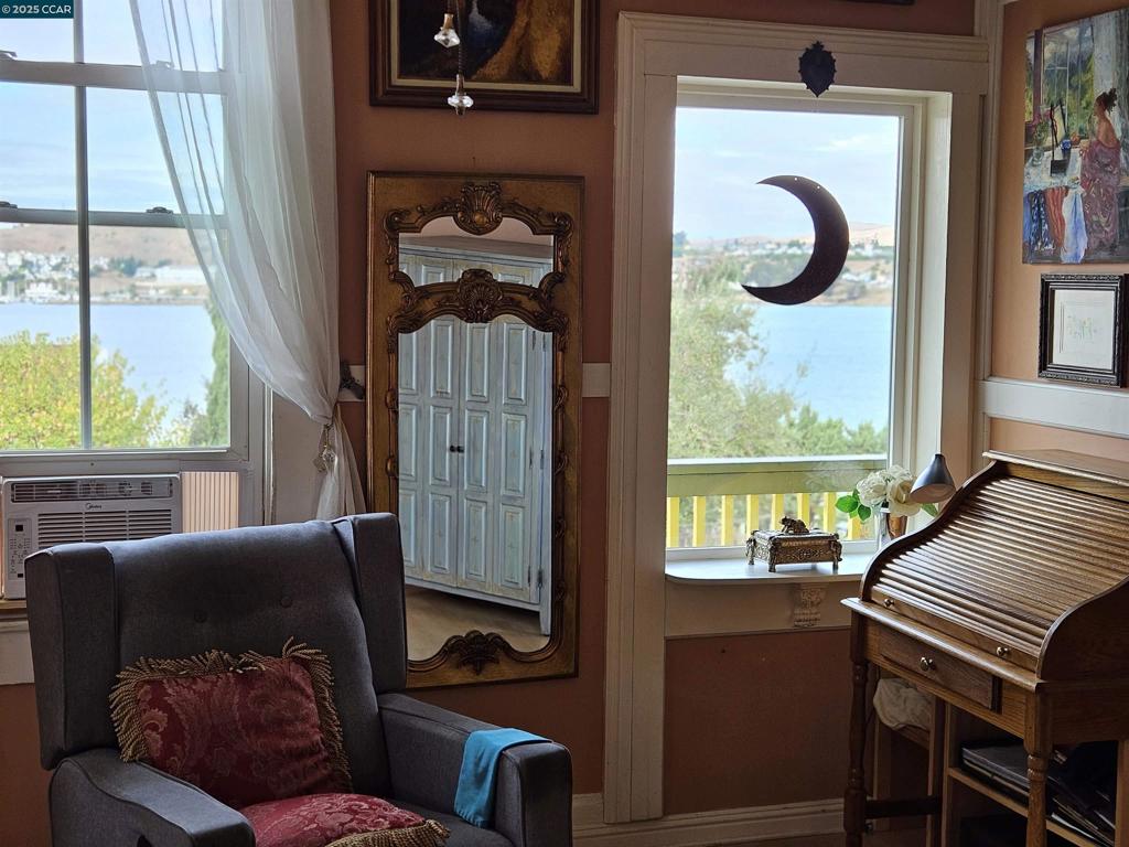 https://media.crmls.org/mediaz/20602b23-72ef-4ee2-b0bc-8180414c2c14.jpg?preset=X-Large