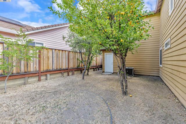 5132 Pioneer Way, Antioch CA: https://media.crmls.org/mediaz/206044ba-3310-49fd-a1ff-941a464724d7.jpg