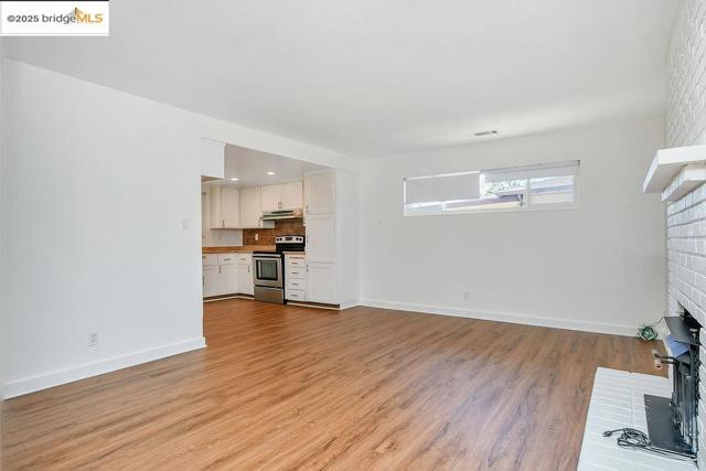 1205 Putnam Street, Antioch CA: https://media.crmls.org/mediaz/2060a20b-2616-46b4-83e2-a309802723b6.jpg