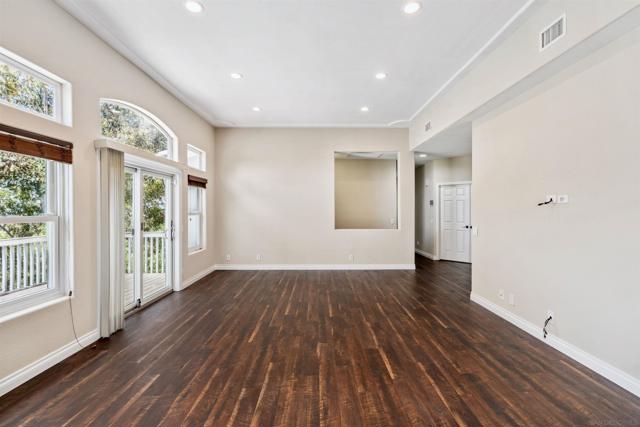 Image 10 of 47 For 401 Vine St  