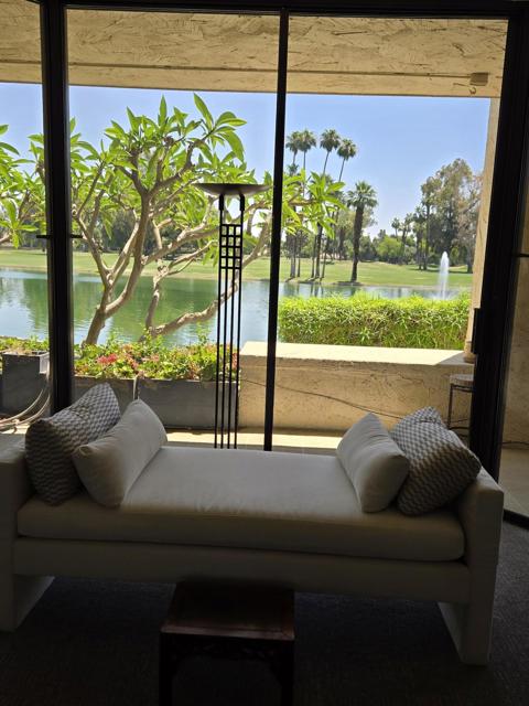 910 Island Drive, Rancho Mirage CA: https://media.crmls.org/mediaz/20611d54-2601-46f4-b13e-93d37bd10483.jpg