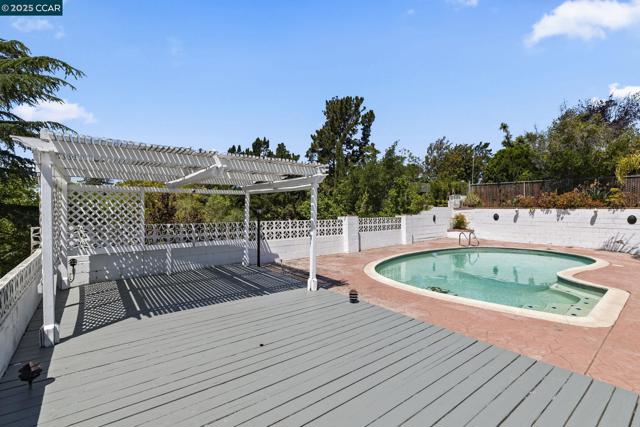 245 Parkview Ter, Vallejo CA: https://media.crmls.org/mediaz/20613af5-6921-4c7b-89de-7c367b7a6990.jpg