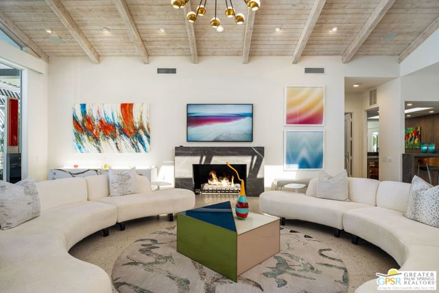 30 Mayfair Drive, Rancho Mirage CA: https://media.crmls.org/mediaz/20614f6c-7194-44e3-9eaa-f5de2b1c1164.jpg