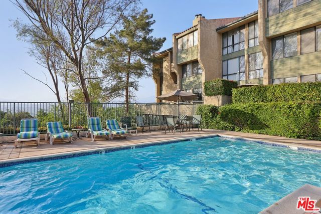 4275 Via Arbolada, Los Angeles CA: https://media.crmls.org/mediaz/206233c5-9087-41bc-b987-49ffc1cae6a3.jpg
