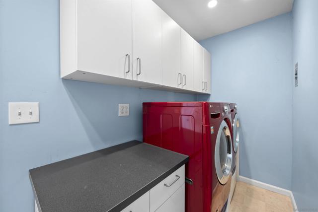 3833 Tomahawk Ln, San Diego CA: https://media.crmls.org/mediaz/20624763-11b7-4dcb-baab-b394f89a8142.jpg