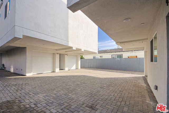 954 N Kingsley Drive, Los Angeles CA: https://media.crmls.org/mediaz/20630bae-9171-4359-8361-5bf7bd398926.jpg