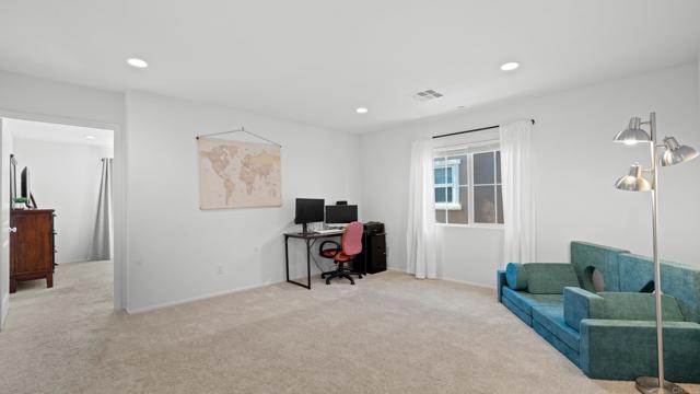 262 Camellia Way, Vista CA: https://media.crmls.org/mediaz/20632283-6003-4037-8c94-9fe6e69c3ef1.jpg
