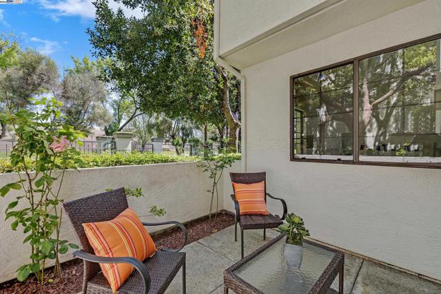 39280 Marbella Terraza, Fremont CA: https://media.crmls.org/mediaz/20634472-4186-480b-855f-31468d9a2f91.jpg