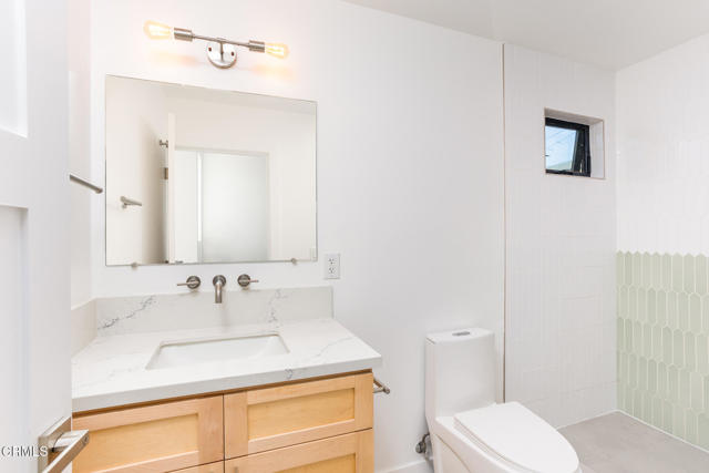 Detail Gallery Image 11 of 30 For 4947 Stratford Rd, Los Angeles,  CA 90042 - 5 Beds | 2 Baths