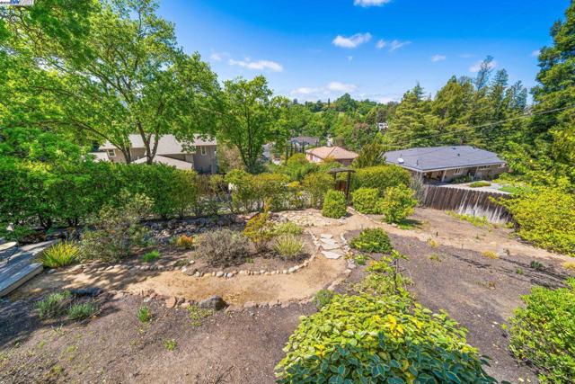 484 El Pintado Rd, Danville CA: https://media.crmls.org/mediaz/206367b2-c279-49bc-a61a-cfb10bd1fece.jpg