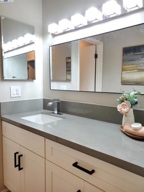 2 Admiral Dr, Emeryville CA: https://media.crmls.org/mediaz/20636edf-59a4-4dd4-8019-5153baf03129.jpg