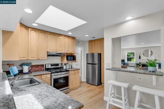 81 MAPLE LANE, Walnut Creek CA: https://media.crmls.org/mediaz/2063d063-d8d4-4bea-b6c4-6be8fde44697.jpg