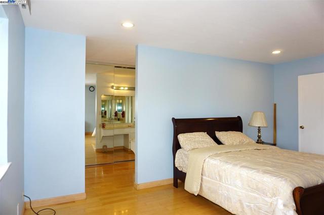 Image 25 of 43 For 236 Ottawa Way