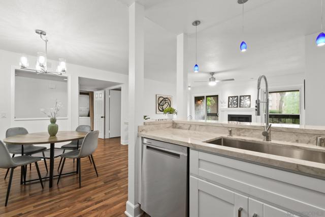 10325 Caminito Cuervo, San Diego CA: https://media.crmls.org/mediaz/20647132-b643-4b82-927f-7b0dafaadfa3.jpg