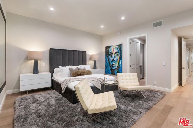 11500 San Vicente Boulevard, Los Angeles CA: https://media.crmls.org/mediaz/20647855-93ab-4c8b-9b35-e716cec583e3.jpg