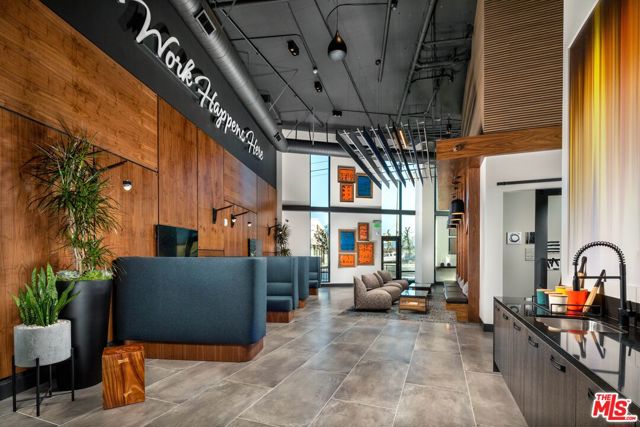 1101 N Main Street, Los Angeles CA: https://media.crmls.org/mediaz/206492de-4c54-48f8-b0c7-b8e1860c8e65.jpg