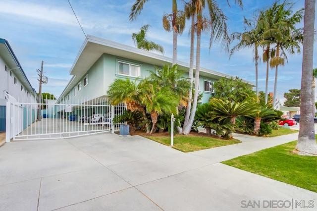 2020 Diamond St, San Diego CA: https://media.crmls.org/mediaz/20653902-671a-43ac-b555-05eb34338040.jpg