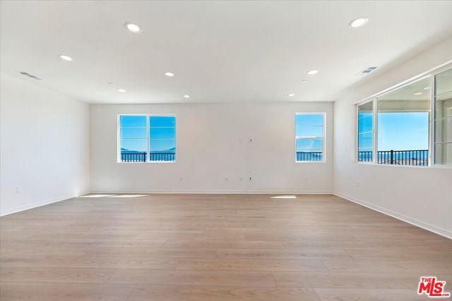 28903 Terrane Court, Santa Clarita CA: https://media.crmls.org/mediaz/20656089-573b-4354-8ded-dfcbd3eb0c7d.jpg