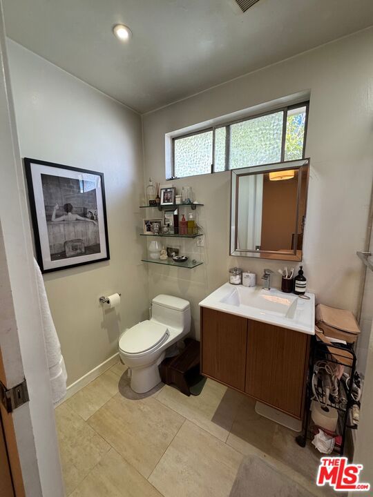 864 Granville Avenue photo 39