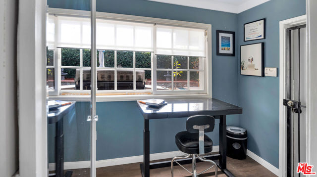 4559 Morella Avenue, Valley Village CA: https://media.crmls.org/mediaz/2065dcba-b5e2-476f-bc95-a1478f86186f.jpg