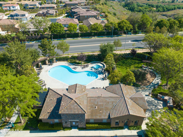 6923 Ridgemark Court, Moorpark CA: https://media.crmls.org/mediaz/206659c4-8dd6-4f01-aef7-9012c4ee2f63.jpg