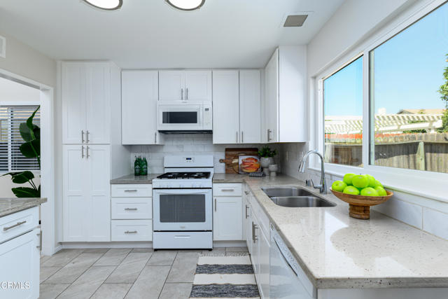 Detail Gallery Image 3 of 26 For 6227 Calle Bodega, Camarillo,  CA 93012 - 3 Beds | 2 Baths