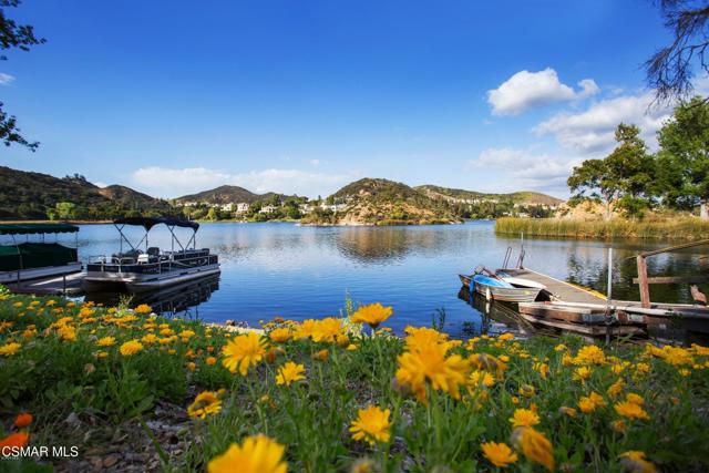 2366 Heatherbank Court, Lake Sherwood CA: https://media.crmls.org/mediaz/20687040-9d16-47e7-a942-495dea390559.jpg