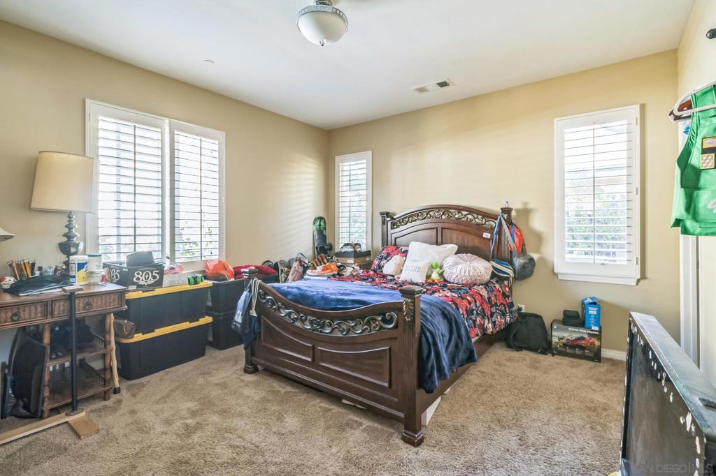https://media.crmls.org/mediaz/2068c8a6-c833-4bfb-83b6-eb76939f4680.jpg?preset=X-Large