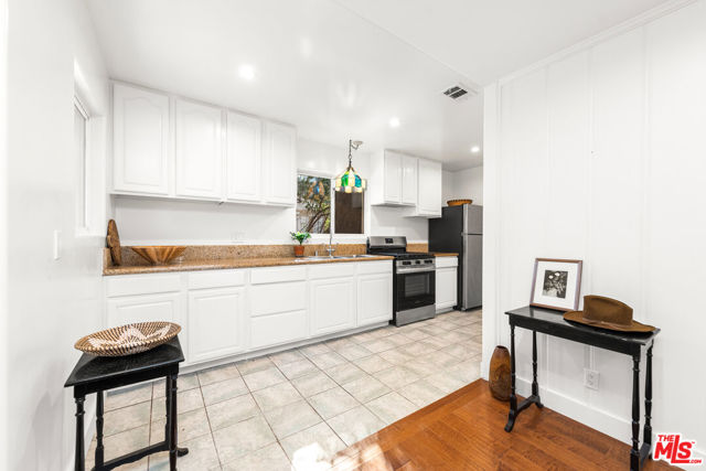 800 N Topanga Canyon Boulevard, Topanga CA: https://media.crmls.org/mediaz/2068e6d2-fc95-4f67-8d10-e3472489d667.jpg