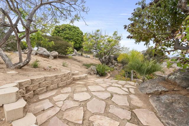 11984 Paseo Fuerte, El Cajon CA: https://media.crmls.org/mediaz/20690d29-91bd-4021-bd2d-193f340cf3f4.jpg