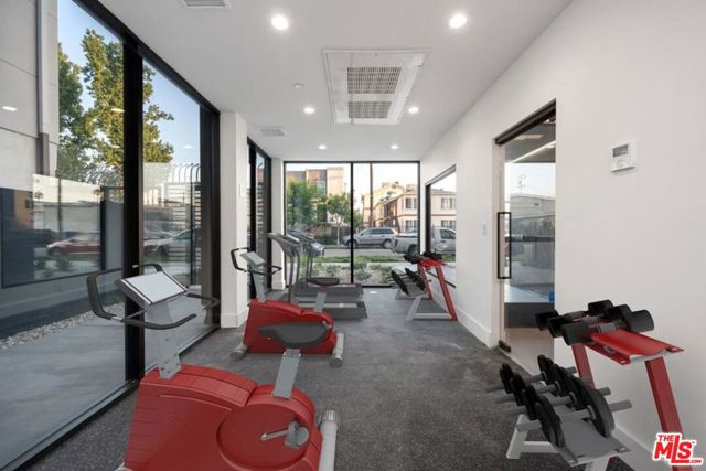 10947 HARTSOOK Street, North Hollywood CA: https://media.crmls.org/mediaz/20699435-38ef-4907-b264-4004e9c5843c.jpg