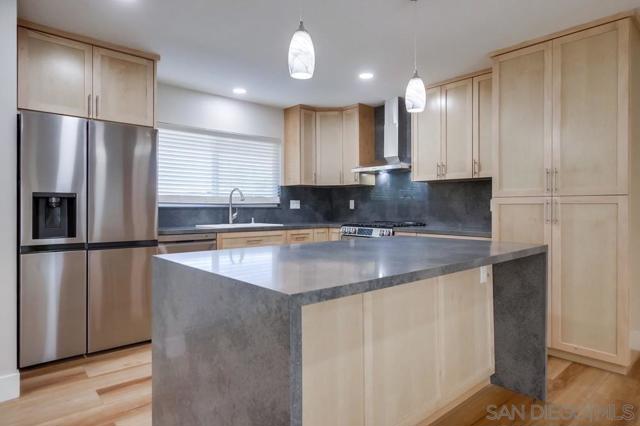 16731 Callado Ct, San Diego CA: https://media.crmls.org/mediaz/2069d52e-5794-44f0-bed1-398a0ae97598.jpg