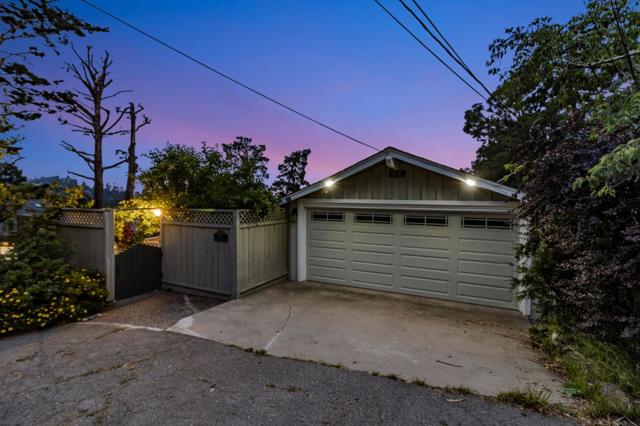 6827 Ridgewood Drive, Oakland CA: https://media.crmls.org/mediaz/2069e5fa-722c-4bd5-89cd-cb24f30569ff.jpg